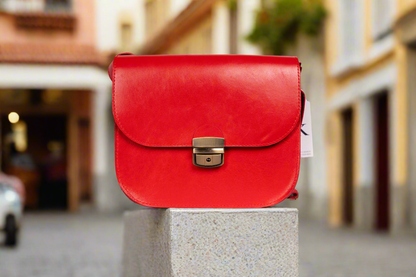 Large Red Natural Leather Saddle Bag – Semi-Gloss Finish & Stylish Design